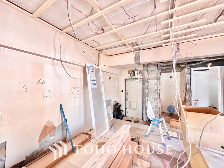 キッチン 【改装中】◆愛育◆キッチンは家族の絆を育む大切な空間。シンプルで使い易いSystemKitchenで愉しく作る料理は愛情のある美味しいご馳走に。家族で使える広々としたダイニングキッチンです。
