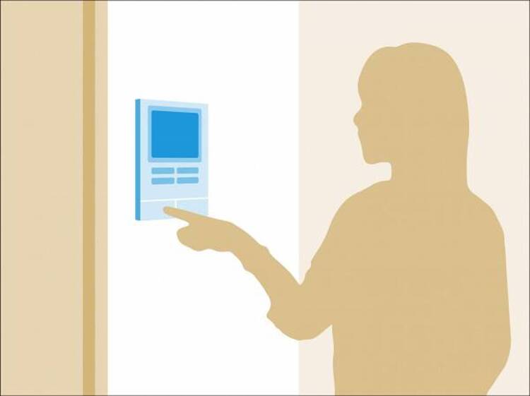 設備 来訪者を鮮明な画像で確認できるTVモニター付インターホン。夜間や天候の悪い日もしっかりとチェック。特に奥様やお子様だけでの在宅が多いご家族は必需品です。録画機能付きなら後からも確認できます。