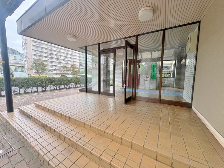 エントランス 外と内をつなぐエントランスは、まさに顔となる場所。