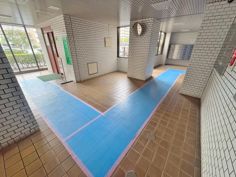 エントランス エントランス内部は、管理が行き届き清潔な共有スペースとなっています。