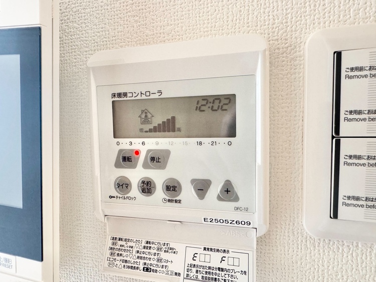 設備 床から温めることによってエアコンとは違う暖かさを得られ、空気の乾燥も抑えられます。