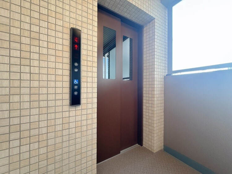 設備 エレベーターの管理も、きちんと行き届いてます。