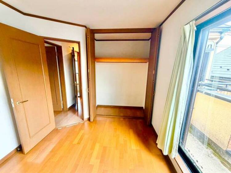 内装 過ぎ行く時間をゆったりと感じることができる落ち着いたお部屋。リビングで楽しく過ごした後はプライベートな時間を満喫できます。静かな環境でリラックスタイムをスタートさせてください。
