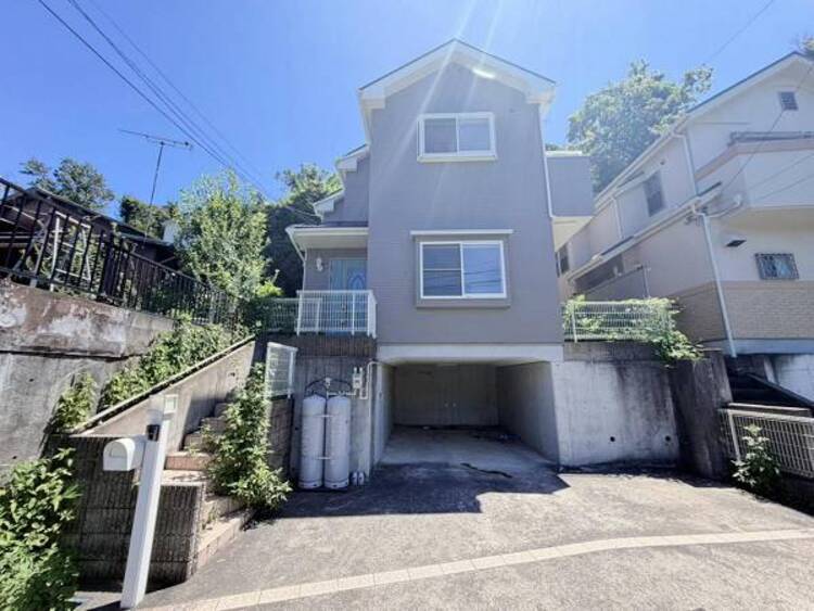 外観 爽やかな青空の下に贅沢なほどに降り注ぐ陽光、豊かな居住性とクオリティが見事に調和した住空間は、住まうことの喜びを感じさせてくれます。