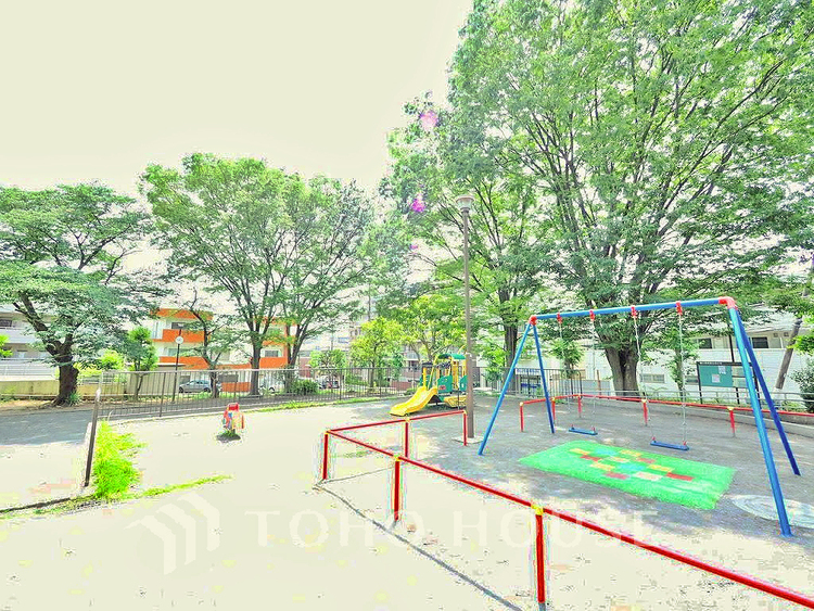 周辺 市ヶ尾第四公園　距離300ｍ