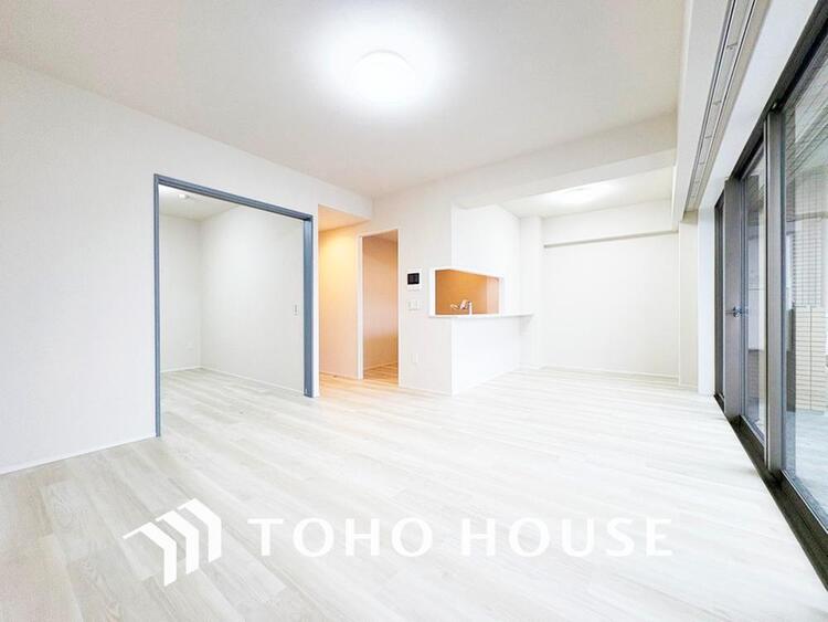内装 広がりのある住空間、家族が集まるリビング・ダイニング
