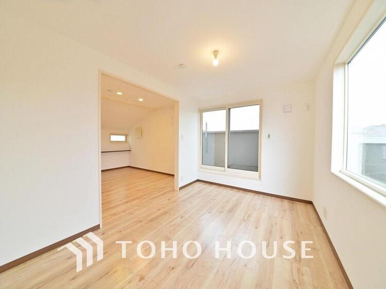 内装 家具の配置のし易い室内です。趣味の部屋としても充分な広さを確保しております。