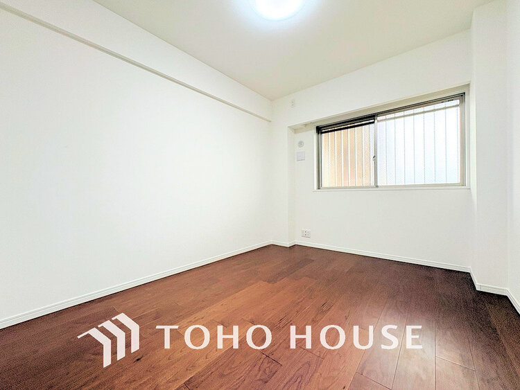 内装 採光もある洋室は、くつろぎのひと時を過ごすのにぴったり