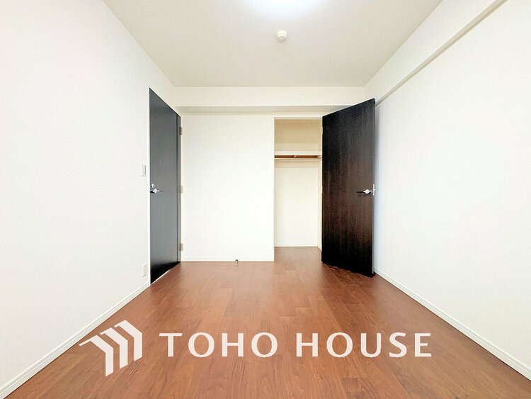 内装 シンプルですっきりとした室内は飽きのこない居心地の良い雰囲気