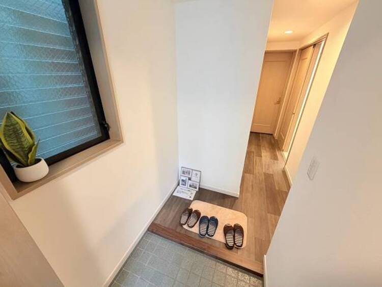 その他 段差の小さい玄関はお子様にはもちろん、将来的にも安心できるポイントです。「ただいま」が楽しみになる広々とした玄関です。