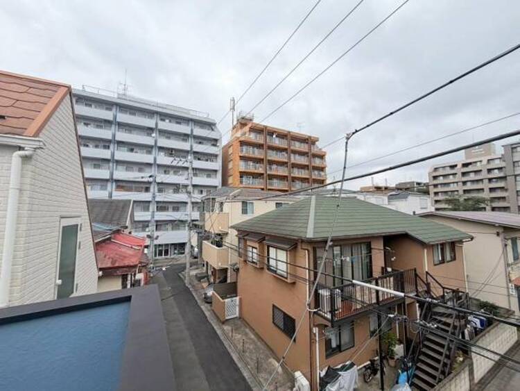 その他 青いキャンパスに描かれた未来。この街に移り住み、この街で過ごす私たちの未来は、きっとこの雲のようにいろいろな形の幸せへと変わり、溢れるほど運んで来てくれることでしょう。