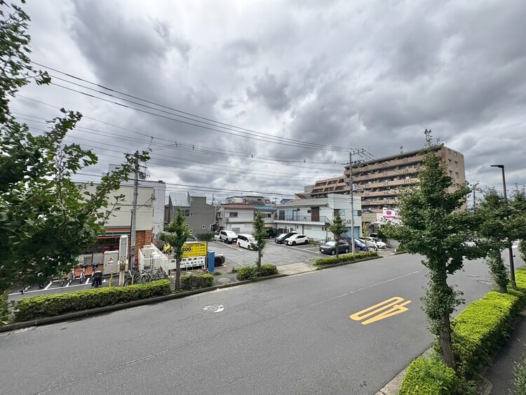 バルコニー 窓を開けると広がる青空。心をリフレッシュして日々を過ごしていきましょう。