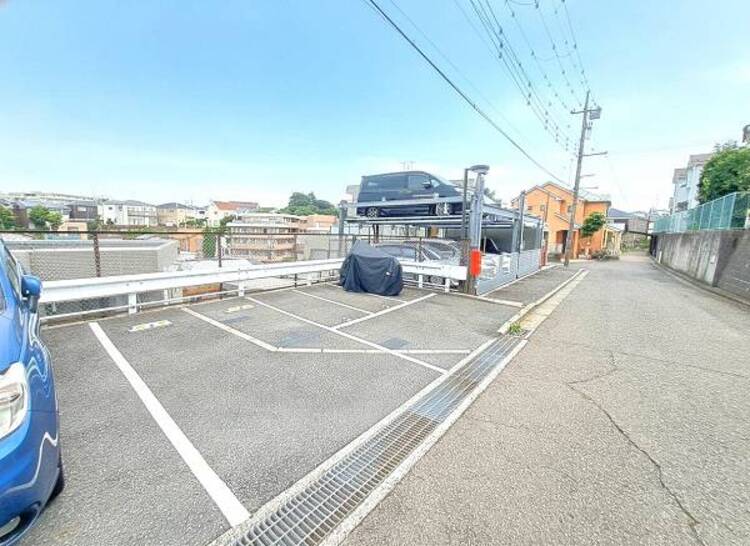 駐車場 敷地内に設けられた駐車スペース。空き状況についてはお問い合わせください。