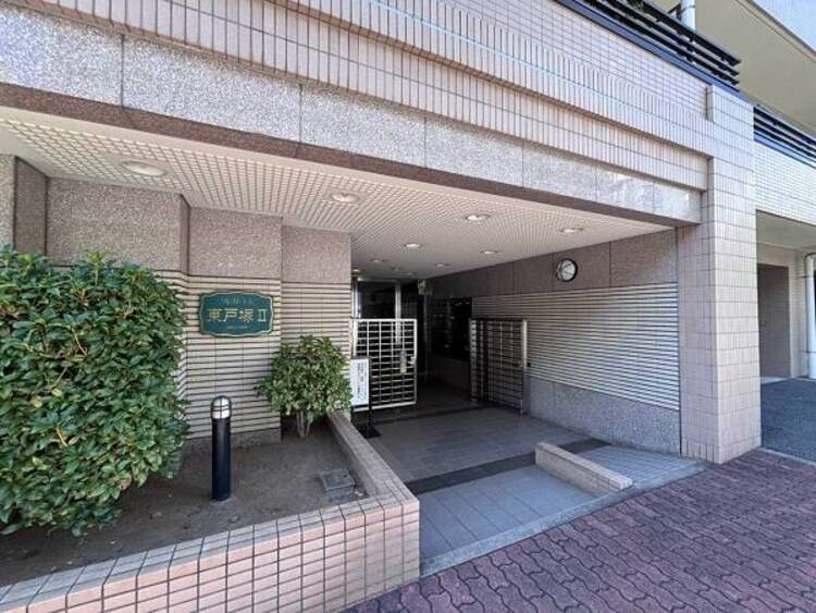 エントランス エントランスは、まさに顔となる場所。シンプルながらも格調高い雰囲気を漂わせて上質な空間です。