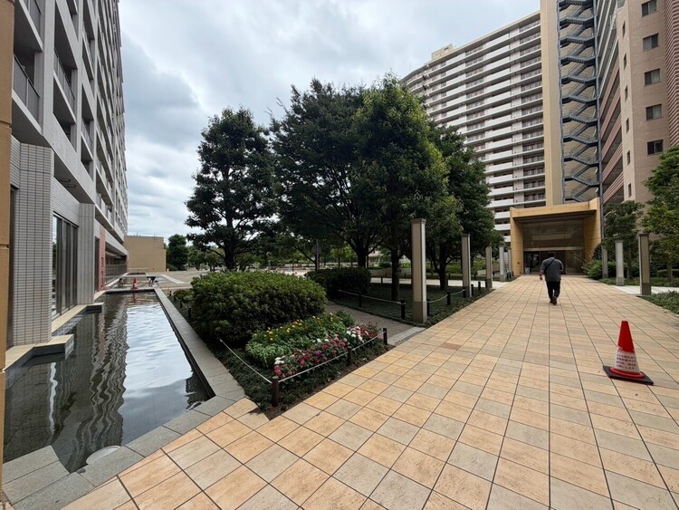 その他 マンションの敷地内には、中庭もございます。