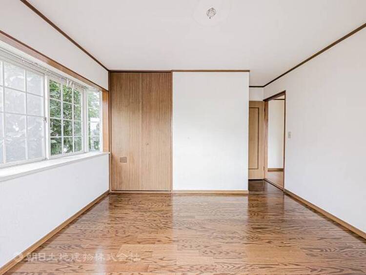 内装 居室はひとり時間を過ごせる安らげるお部屋として活用できます！収納スペースあり！荷物が多くても十分！！ベッドや勉強机、テレビなどを置きたい場合におすすめ！！過ごす時間が長くてもゆったり過ごせそうですね！