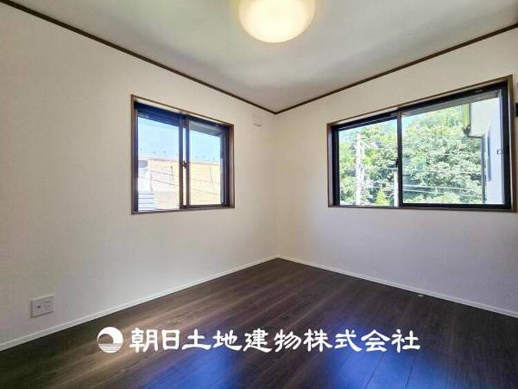 内装 【居室】設計者のセンスが求められる大切な空間だからこそ、落ち着いて過ごせる癒しと寛ぎの空間が欲しい。そんな願いを叶えました。
