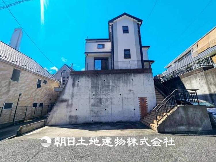外観 【現地写真】その場所から感じられる、気品・上質・重厚感・極細やかさ、そのすべては見た者に安らぎを与える特別な空間です。ここに住むからこそ意味がある。すべての（始まり）をここから迎えましょう。