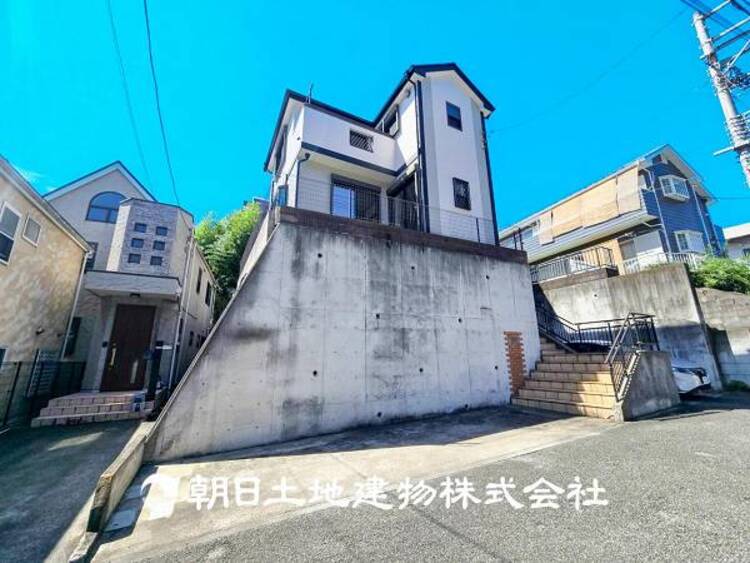 外観 【現地写真】表現された空間はたくさんの光を浴び、風を感じ、暮らしの時間を豊かにし、大切な家族の思い出を刻んでいきます。