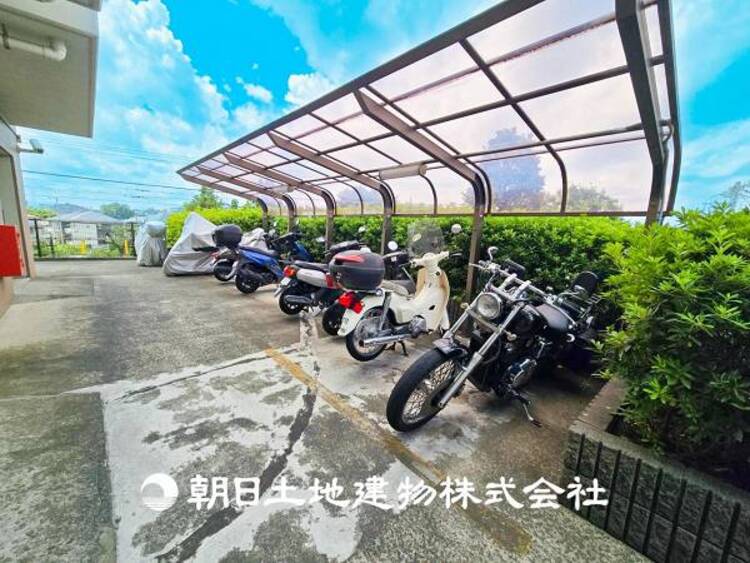 その他 【駐輪場】ゆとりのある駐輪場。置き場所に困ることはないでしょう。