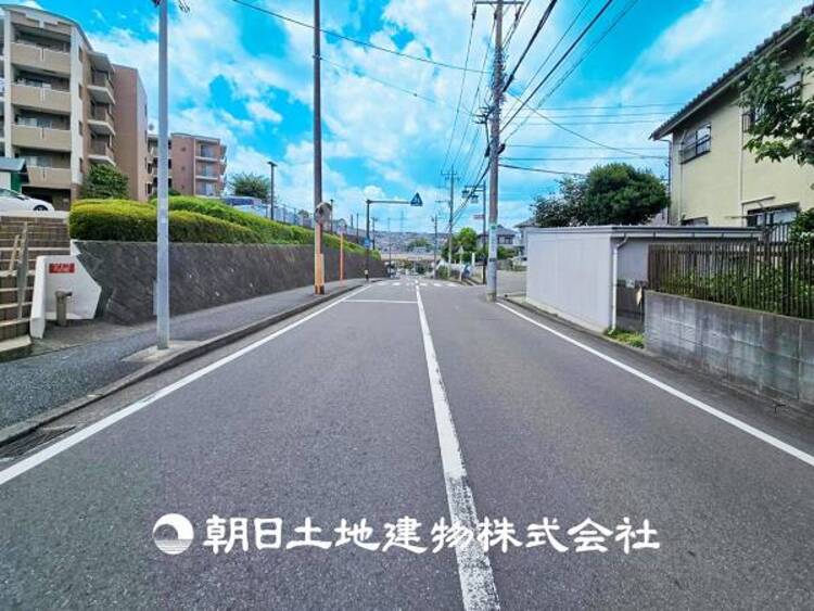 外観 【前面道路】前面道路は閑静な住宅地をはしる車通りの少ない道路です。