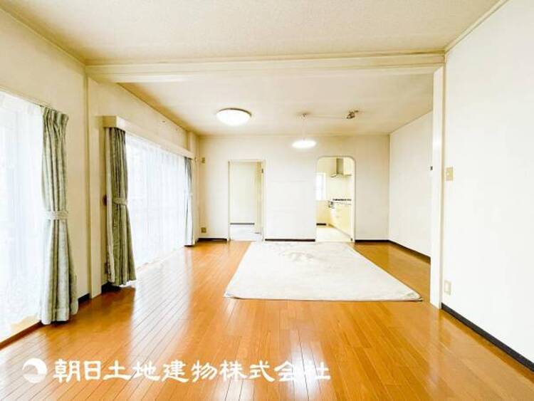 居間 【リビング】リビングにはみんなが集い、食事や楽しい会話が始まる。
