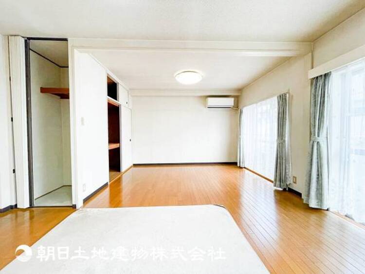 居間 【リビング】大切な人とともに、心穏やかに過ごすひとときになるリビング。