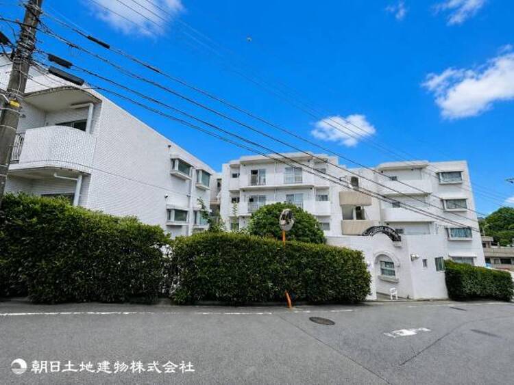 外観 【外観写真】時間のゆとりと空間、暖かな陽光がもたらす光と風を独占してください。