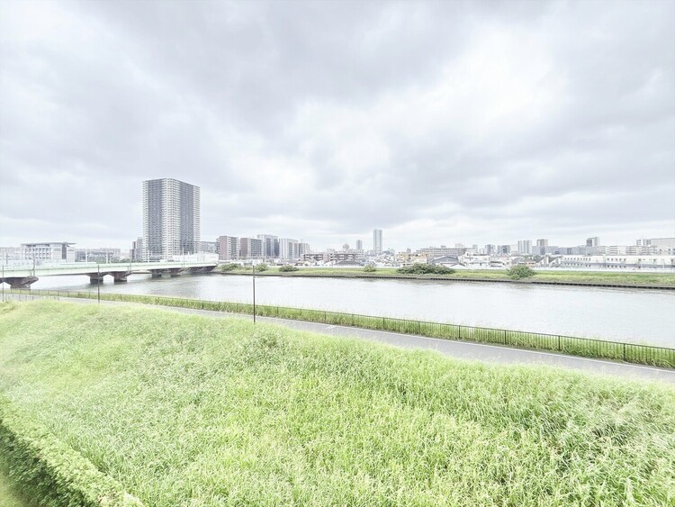 バルコニー 頬をなでる、優しい風を感じることが出来ます。