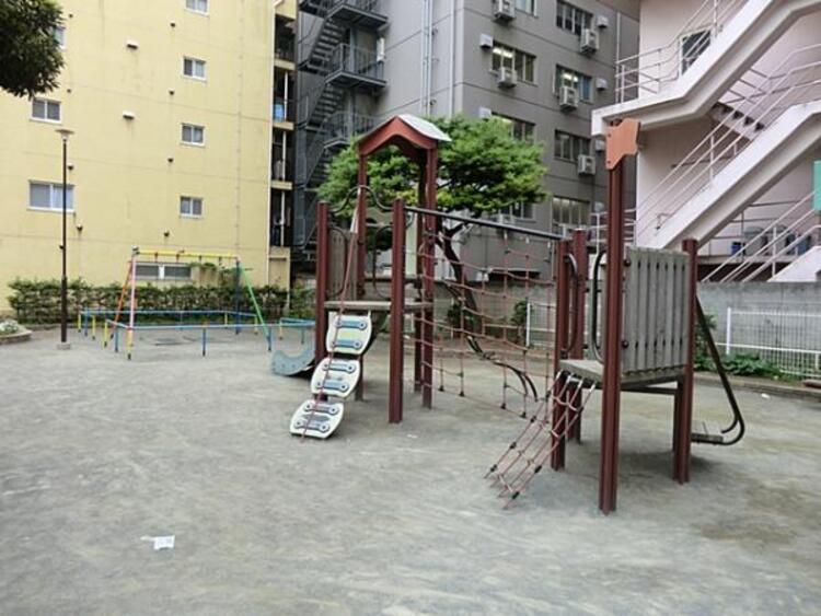 周辺 中町公園 　240m