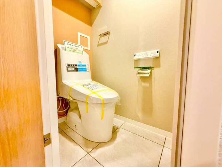 トイレ 毎日使う場所だからこそ、使い勝手を考慮しました。白を基調に、飽きのこない空間は質感豊かな仕上がりとなっております。