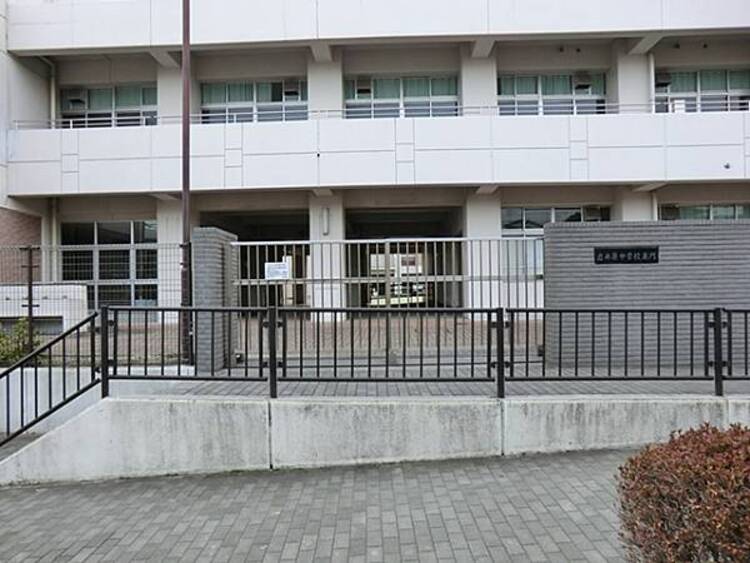 周辺 横浜市立岩井原中学校	1570m