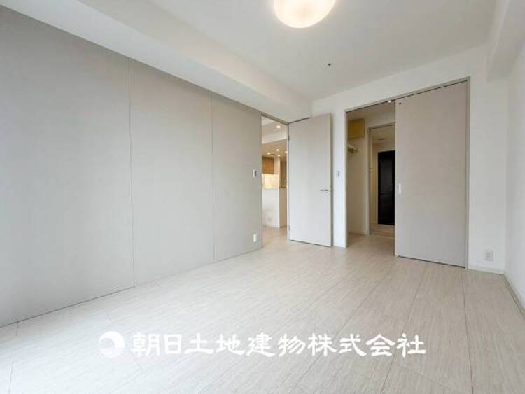 内装 【洋室】爽やかな空間演出とセンス良く纏められた室内は寛ぎ空間でなければなりません。妥協せずにまとめ上げました。