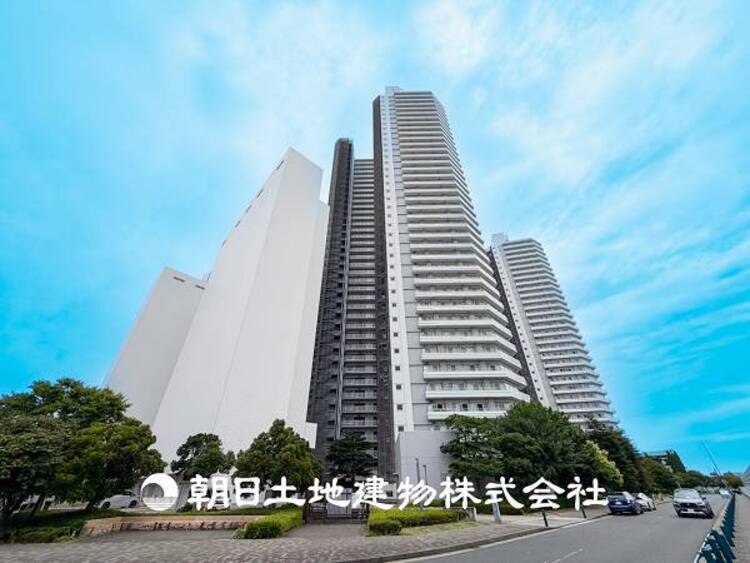 外観 【外観写真】家族の色を映し出す洗練された邸宅は、ずっと輝き続けながらいつしか街の風景に溶け込んでいきます。
