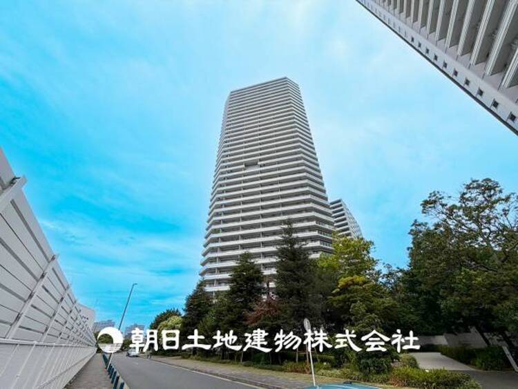 外観 【外観・立地】表現された空間はたくさんの光を浴び、風を感じ、暮らしを豊かにしてくれます。家族の思い出を刻んでいきます。