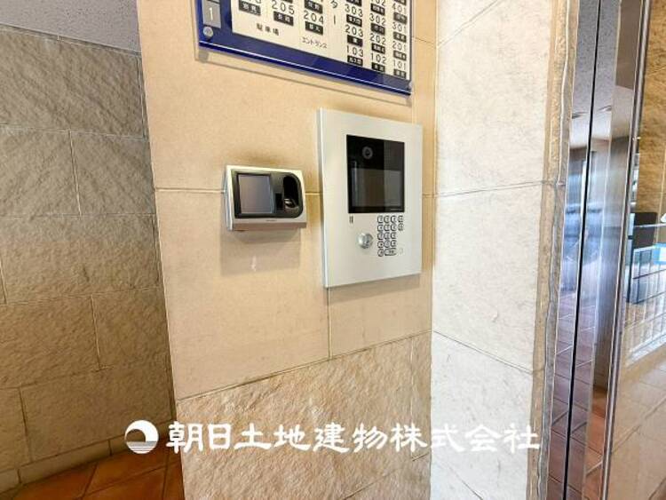 設備 【モニター付インターホン】お子様のお留守番にも安心なＴＶモニタ付インタホン。来客者を確認できる上に留守中の録画もできます