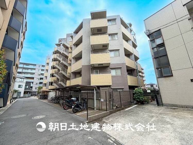 外観 【外観・立地】時代の流行ではなく拘りを貫く。シックなカラートーンで街並みに溶け込む外観は、絶妙なバランスで輝きを放ちます