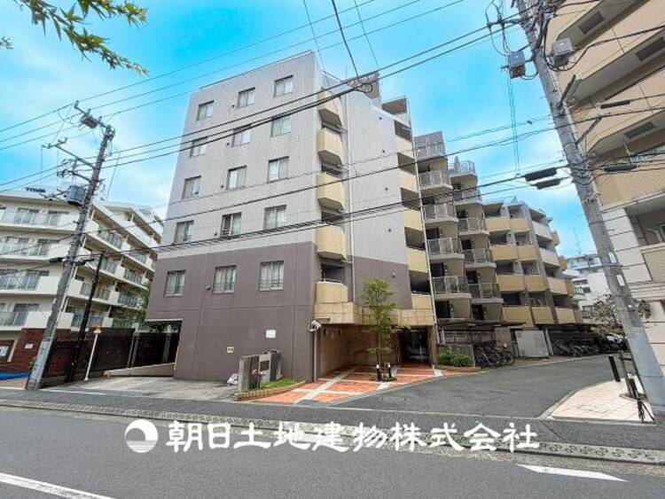 外観 【外観写真】家族の色を映し出す洗練された邸宅は、ずっと輝き続けながらいつしか街の風景に溶け込んでいきます。