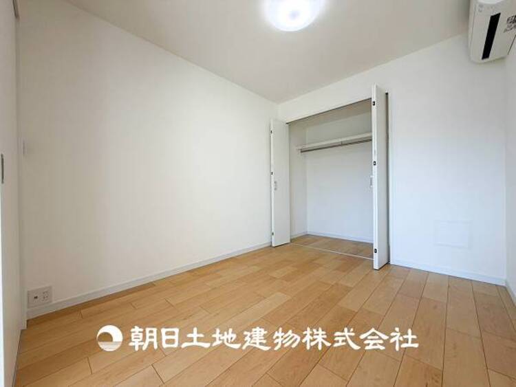 内装 【洋室】一人時間を快適にすごせるように、落ち着いて過ごせる癒しと寛ぎの空間が欲しい。そんな願いを叶えました。