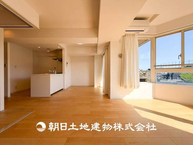 居間 【リビング】1日の中で最も長い時間を過ごすことになるリビングだからこそいつも笑顔があふれる空間であるように心掛けています