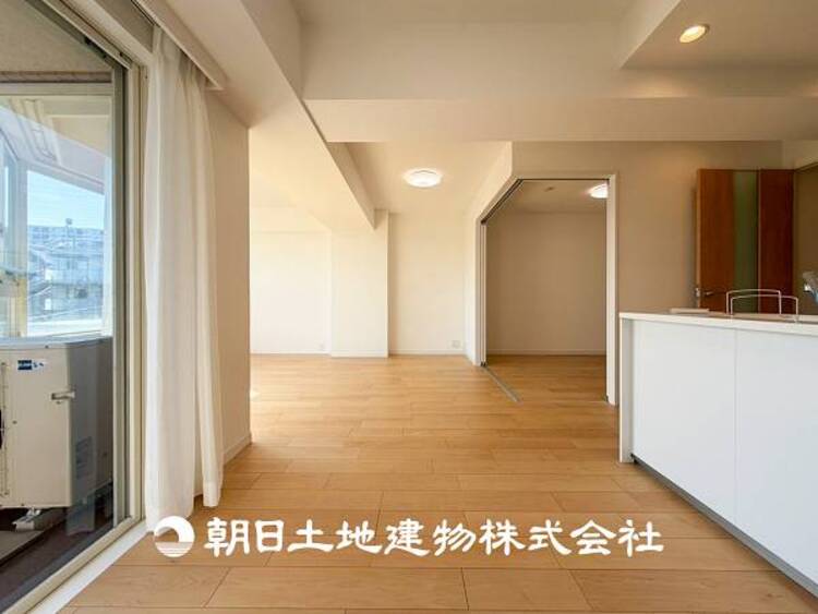 居間 【リビング】家族や友人との時間など１番多くの時間を過ごす空間だからこそ快適な空間を目指してプランニングしました