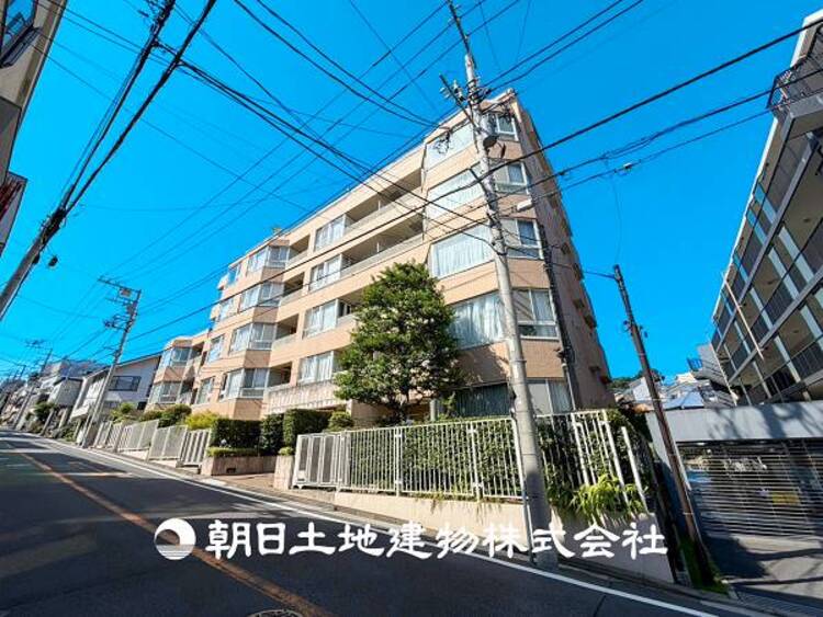 外観 【外観・立地】その家から感じられる、気品・上質・重厚感・極細やかさ、そのすべては見た者に安らぎを与える特別な空間です。