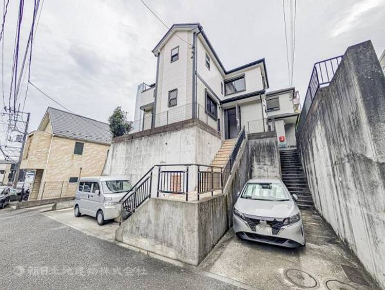 外観 毎日のお散歩も楽しみになる緑豊かな住環境で心安らぎます！！！休日のお散歩も心から楽しくなりそうです！自然の潤いを身近に感じられる環境は、日々の暮らしにこころに彩りとやすらぎを添えてくれそうです。