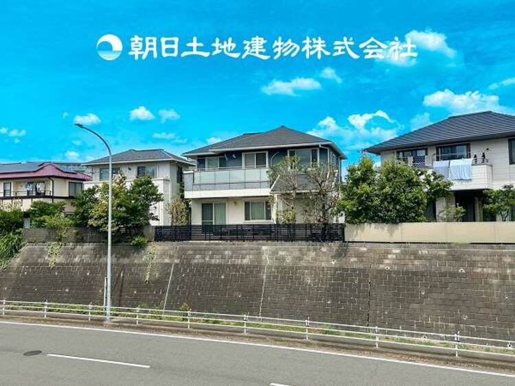 外観 【外観・立地】時代の流行ではなく拘りを貫く。シックなカラートーンで街並みに溶け込む外観は、絶妙なバランスで輝きを放ちます
