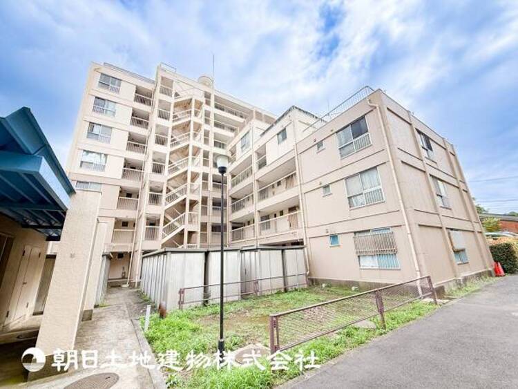 外観 リビングにはみんなが集い、食事や楽しい会話が始まる。