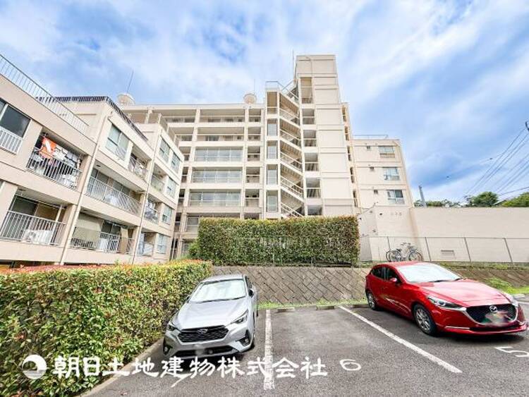 外観 大切なご家族、招いた友人と過ごすひと時を溢れる光が優しく包み込む空間。