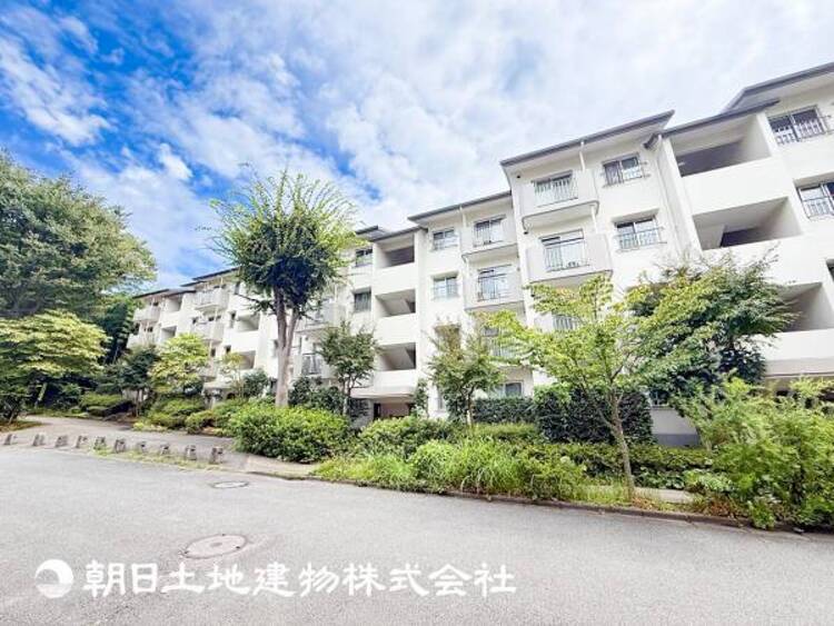 外観 【外観写真】時間のゆとりと空間、暖かな陽光がもたらす光と風を独占してください。