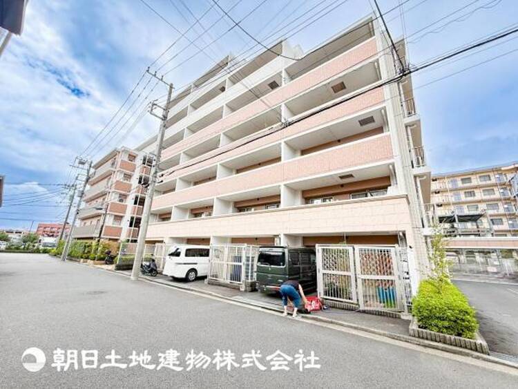 外観 【外観写真】時間のゆとりと空間、暖かな陽光がもたらす光と風を独占してください。