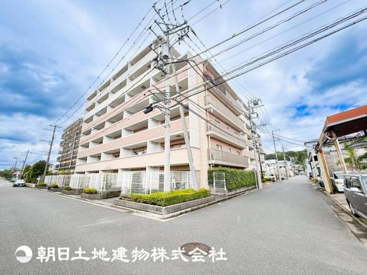外観 リビングにはみんなが集い、食事や楽しい会話が始まる。