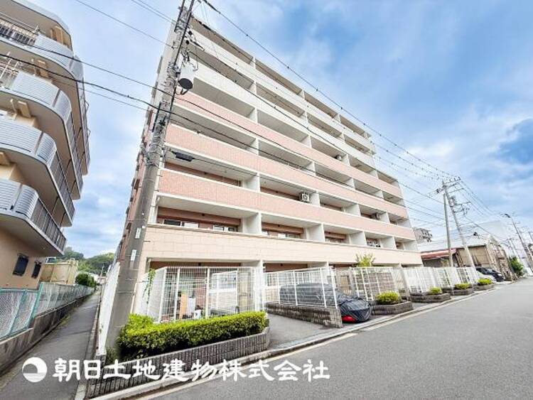 外観 大切なご家族、招いた友人と過ごすひと時を溢れる光が優しく包み込む空間。